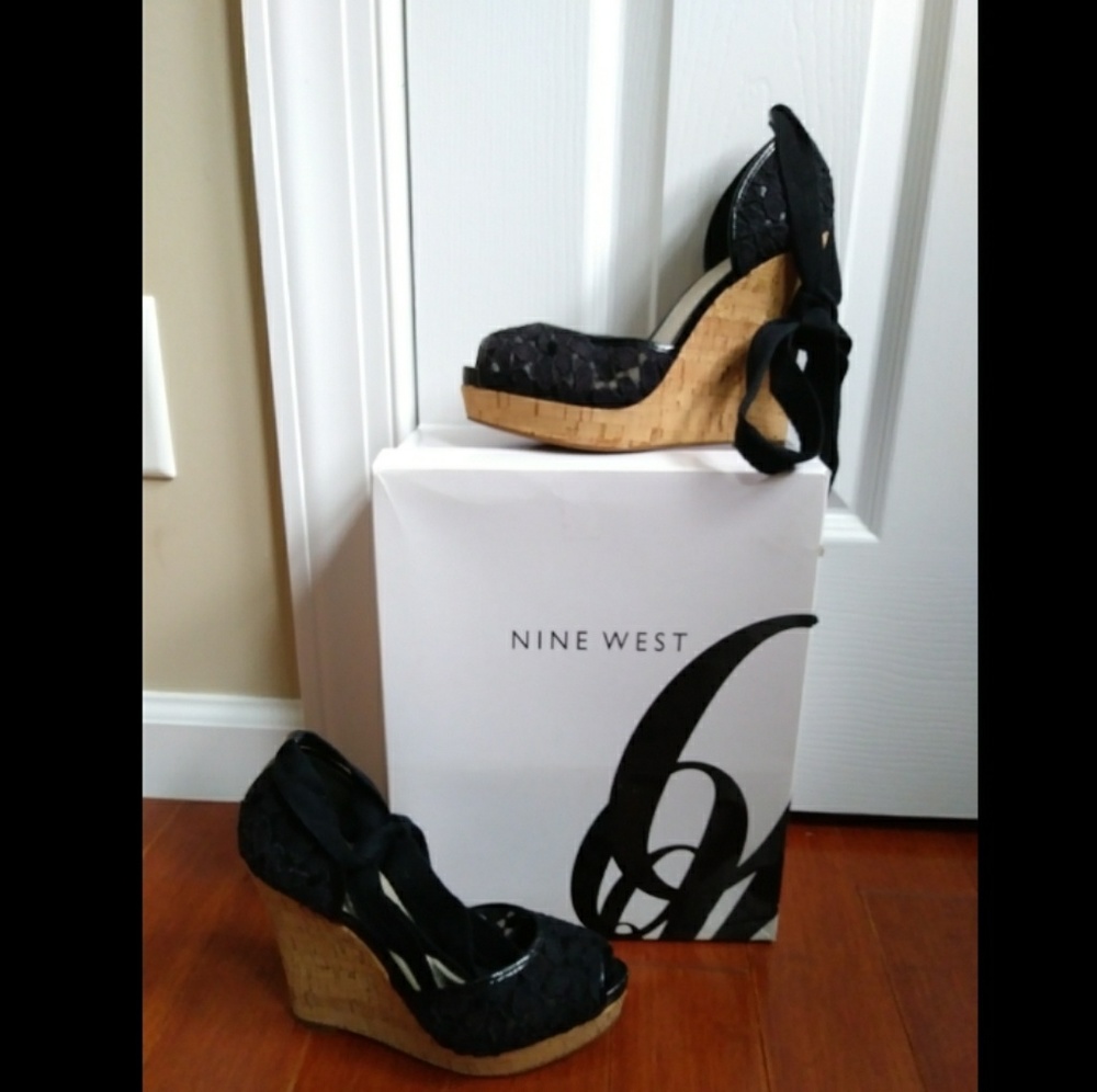 "Love story" wedge pump